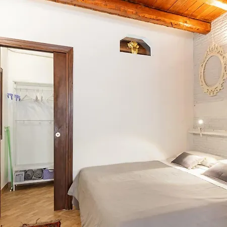 Апартаменты Lovely Studio Near The Cathedral