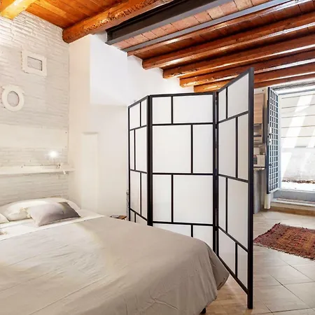 Апартаменты Lovely Studio Near The Cathedral Палермо